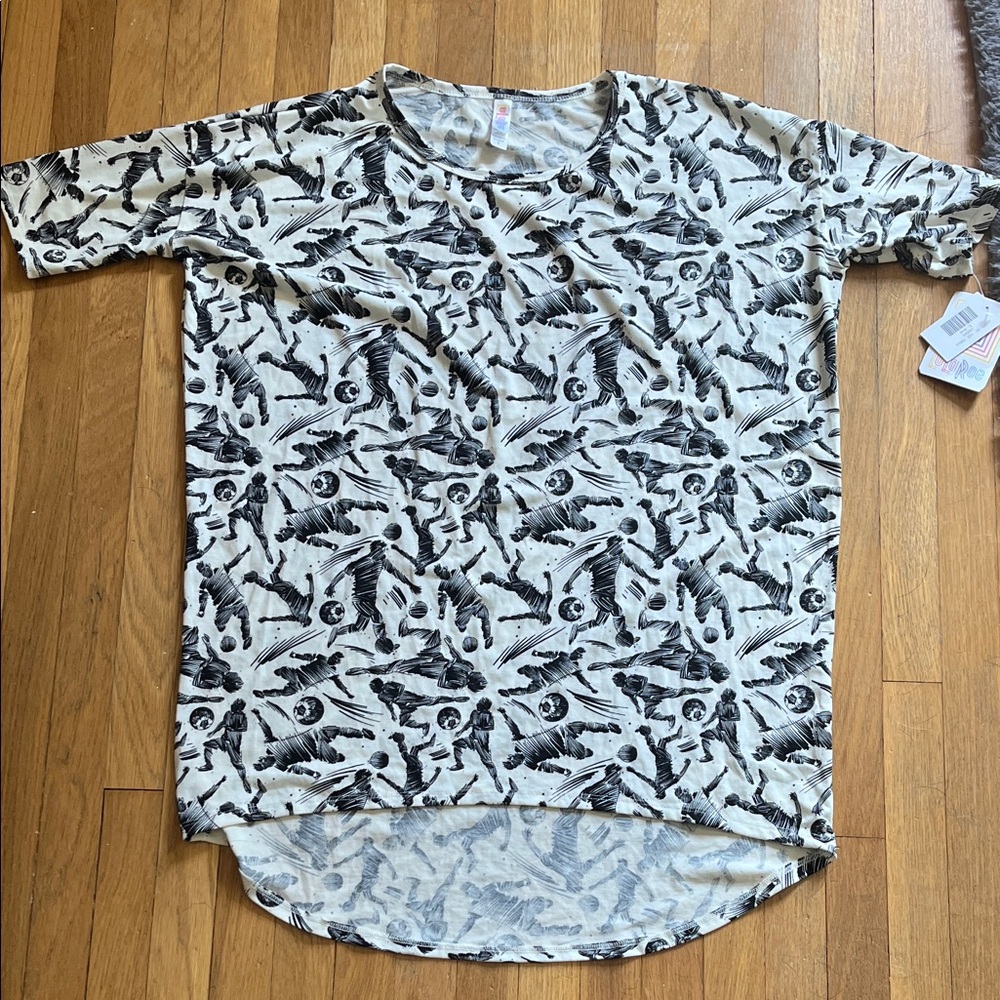 LuLaroe Irma Sz S NWT Oversized Black and White soccer shirt.